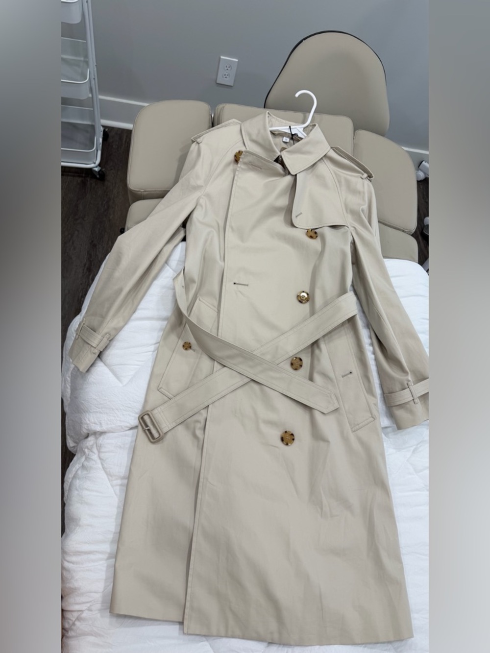 Burberry Light Tan Trench Coat with Check Lining - Picture 12 of 13